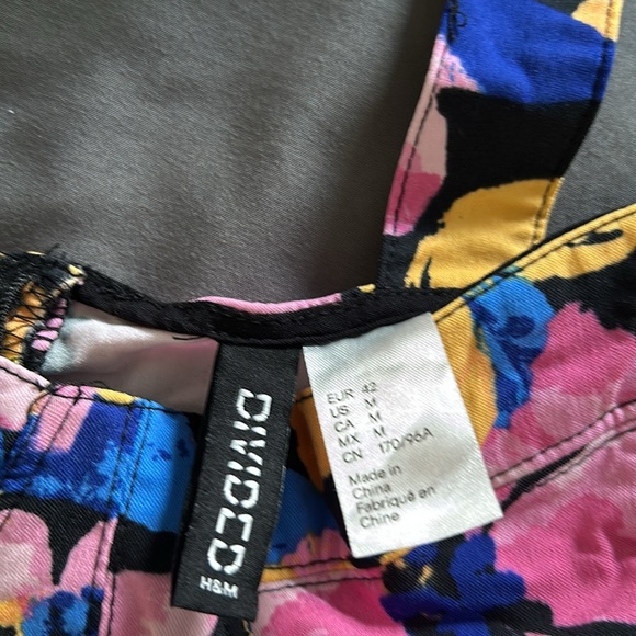 Crop top with zipper on back - Picture 4 of 4